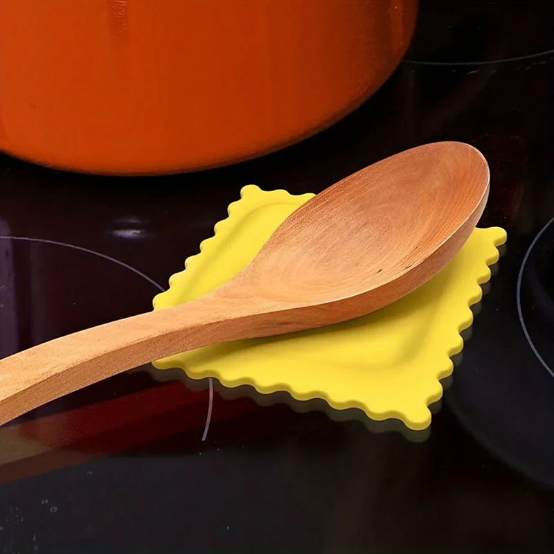 1pc Silicone Spoon Rest – Heat-Resistant & Anti-Scald Utensil Mat for Kitchen